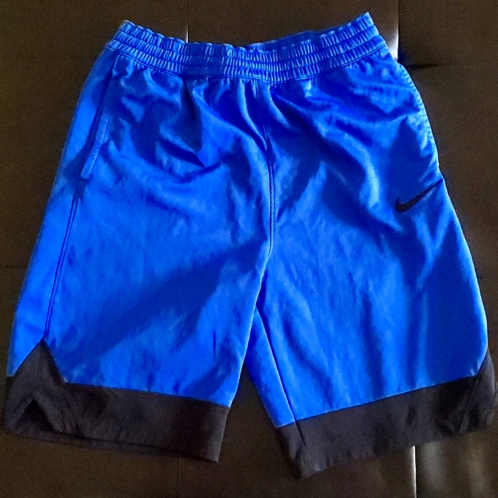 NIKE YOUTH SHORTS SIZE XL